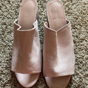 Light pink wedges